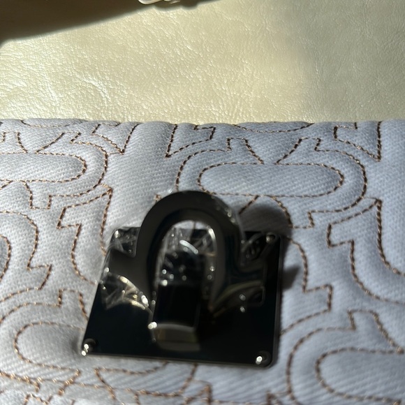 True Religion White and Tan Quilted Crossbody Bag with Gold Clasp - Picture 15 of 16